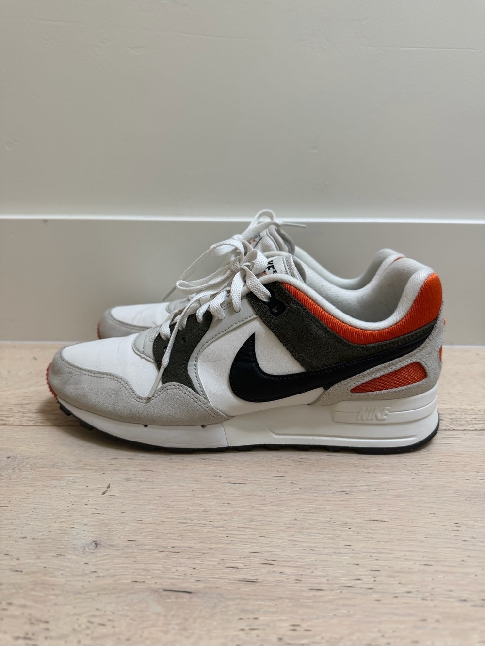 Nike Men’s Pegasus White Olive Green Orange Retro Runner Sneakers